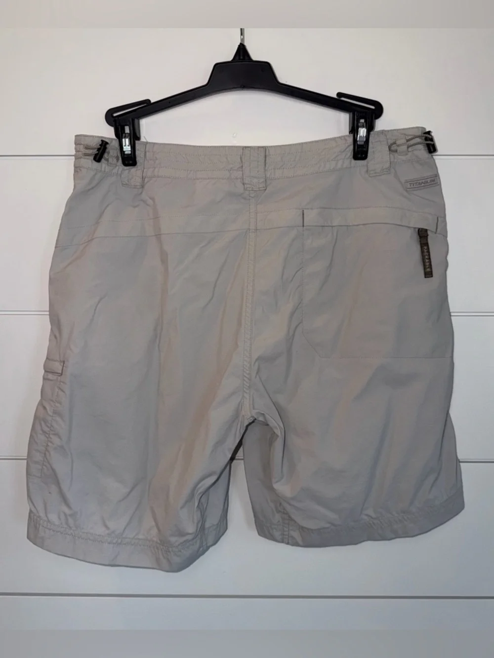 Columbia Titanium Women’s 10 Shorts Khaki Nylon 8.5" Hiking Gorpcore Packable - Picture 2 of 10